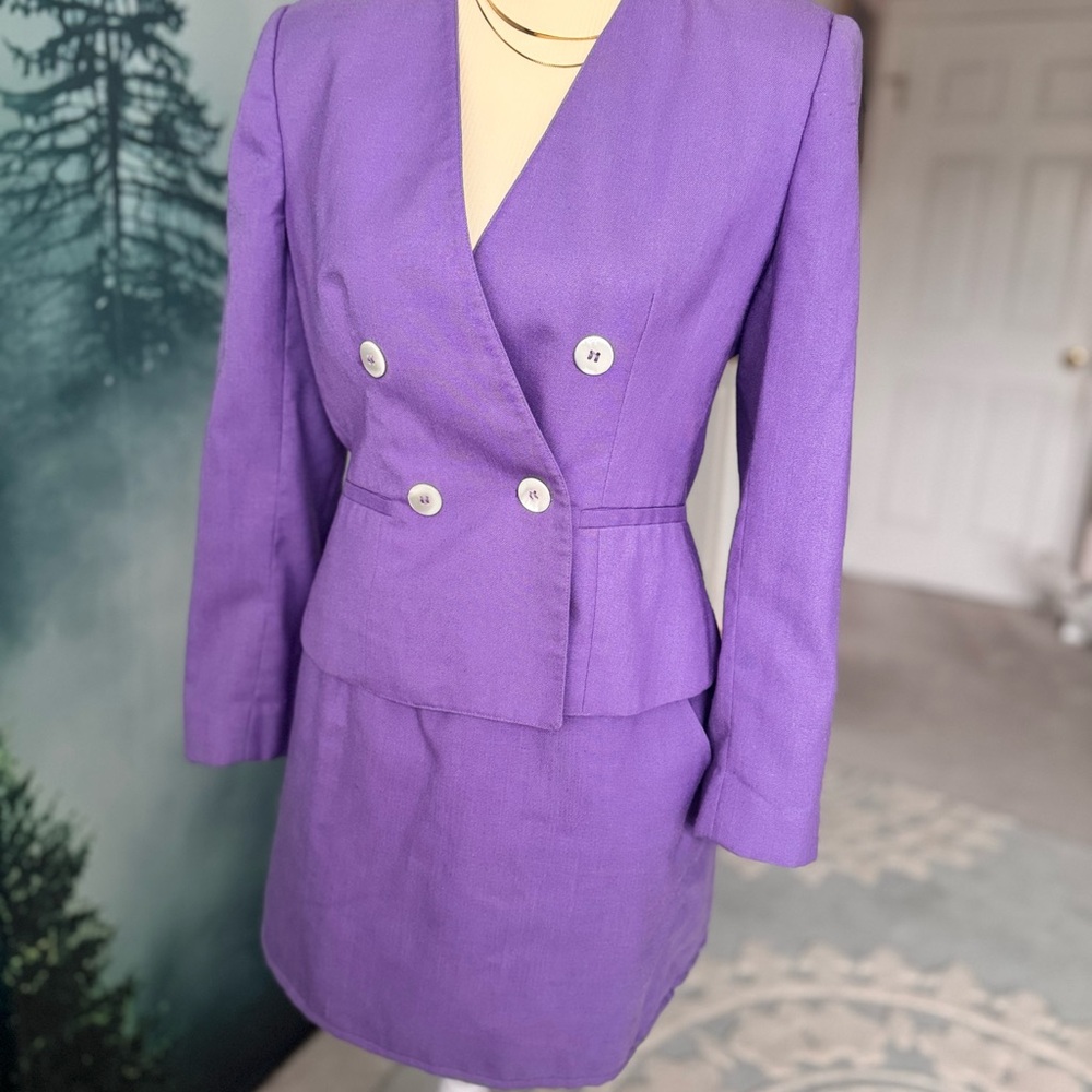 Evan Picone Women's Purple Blazer and Skirt Set Petite